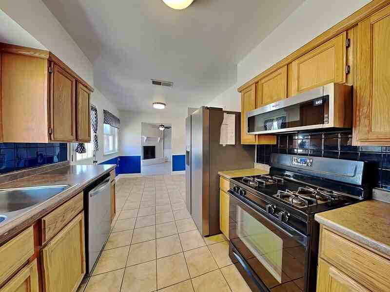 1814 Glenwick Ln - Photo 4 of 15