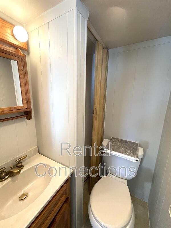 1013 E Carter St - Photo 3 of 9