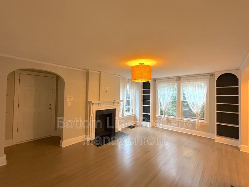 2437 Shenandoah Ave - Photo 3 of 15