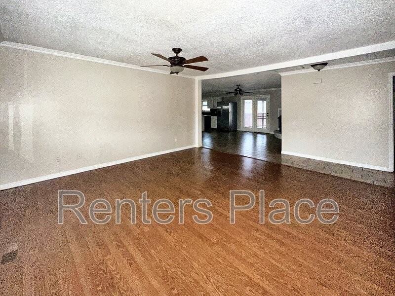 302 N Wortman Ave - Photo 2 of 18