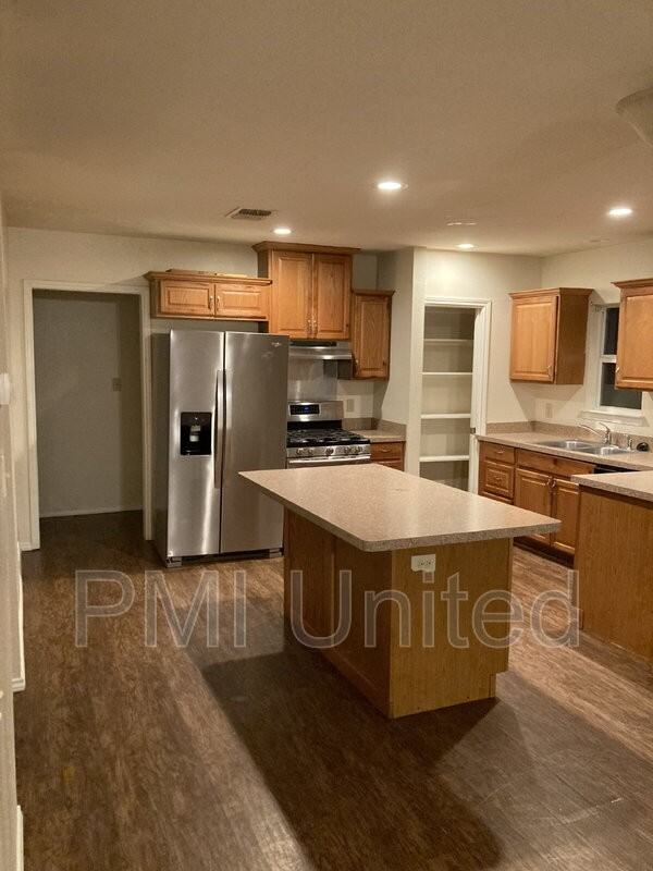 417 N Bradshaw St - Photo 3 of 24