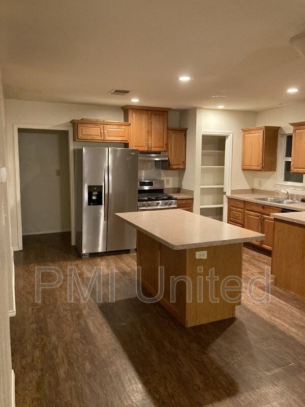 417 N Bradshaw St - Photo 4 of 24