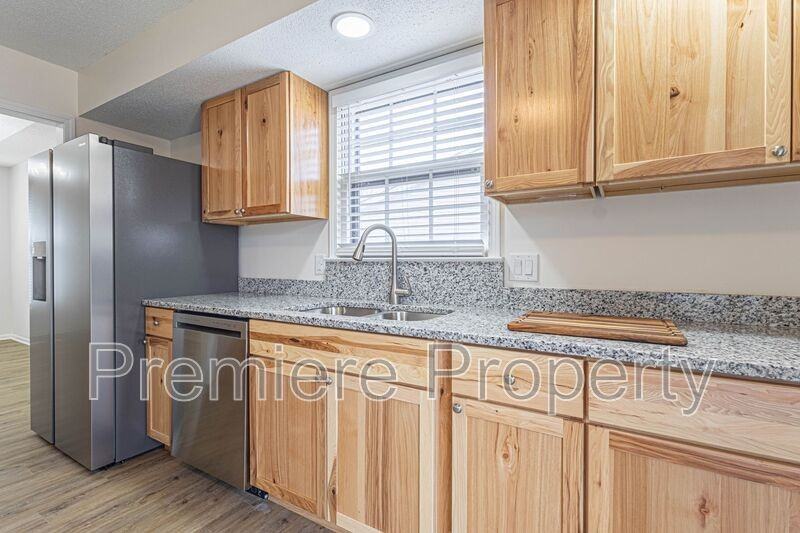 5708 Nw Raintree Ct - Photo 6 of 22