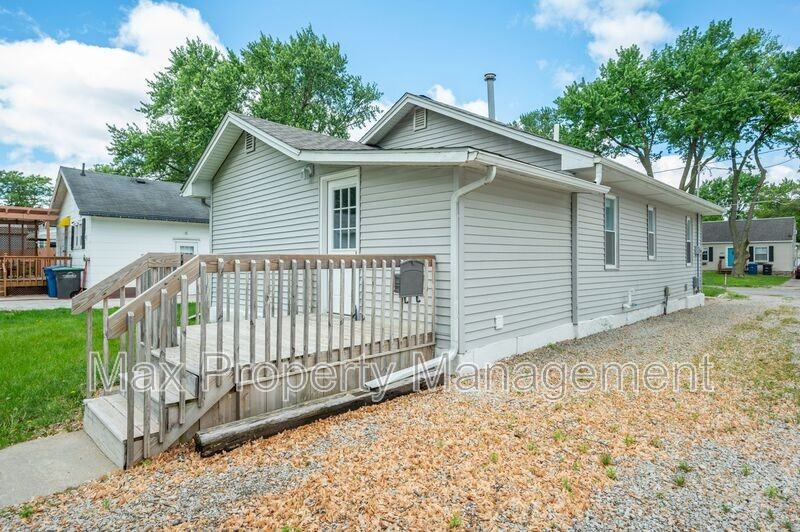 2409 45th St - Photo 2 of 17