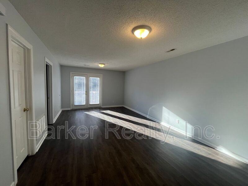 3127 Woodpecker Ct - Photo 2 of 9