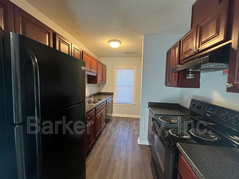 3127 Woodpecker Ct - Photo 3 of 9