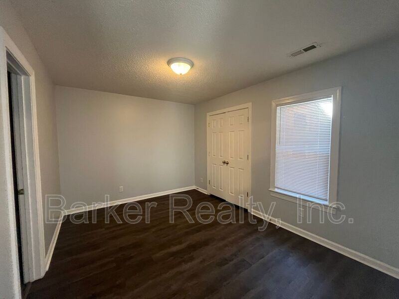 3127 Woodpecker Ct - Photo 4 of 9