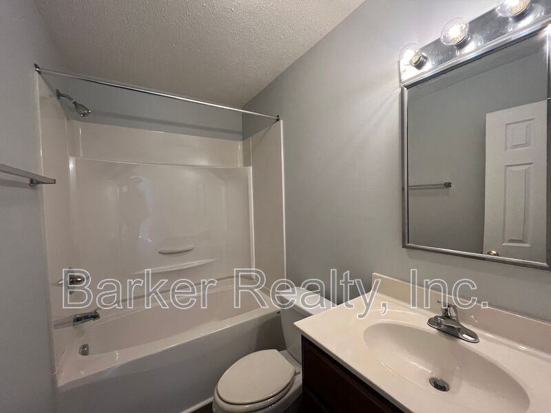 3127 Woodpecker Ct - Photo 5 of 9