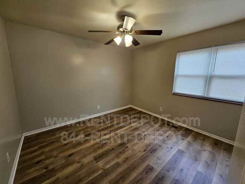 1531 E Riverside Dr - Photo 2 of 11