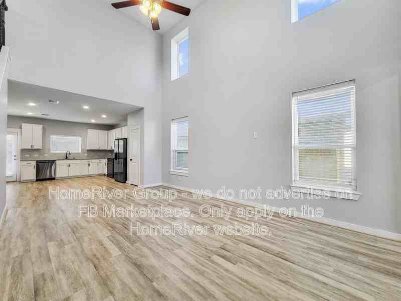 16807 Lisbon Ln - Photo 7 of 24