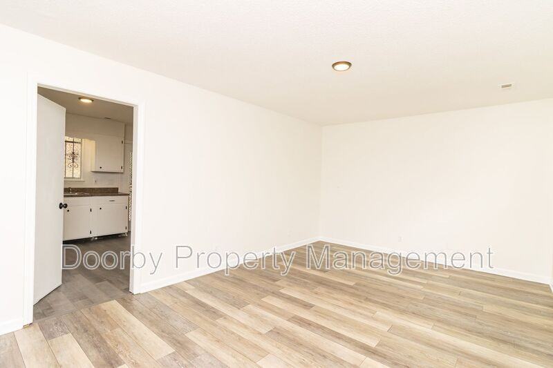 303 Hillcrest Ave - Photo 3 of 20