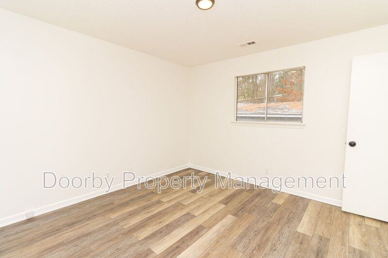 303 Hillcrest Ave - Photo 7 of 20