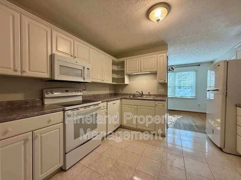 1521 Paisley Ave - Photo 3 of 29