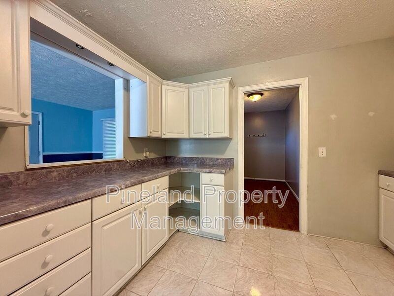 1521 Paisley Ave - Photo 5 of 29