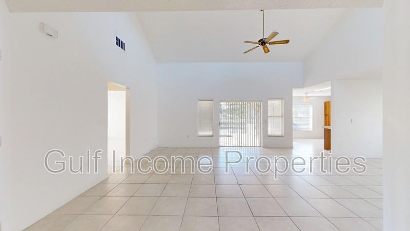 704 49th St E - Photo 6 of 28