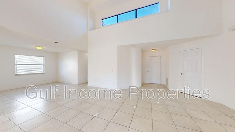 704 49th St E - Photo 7 of 28