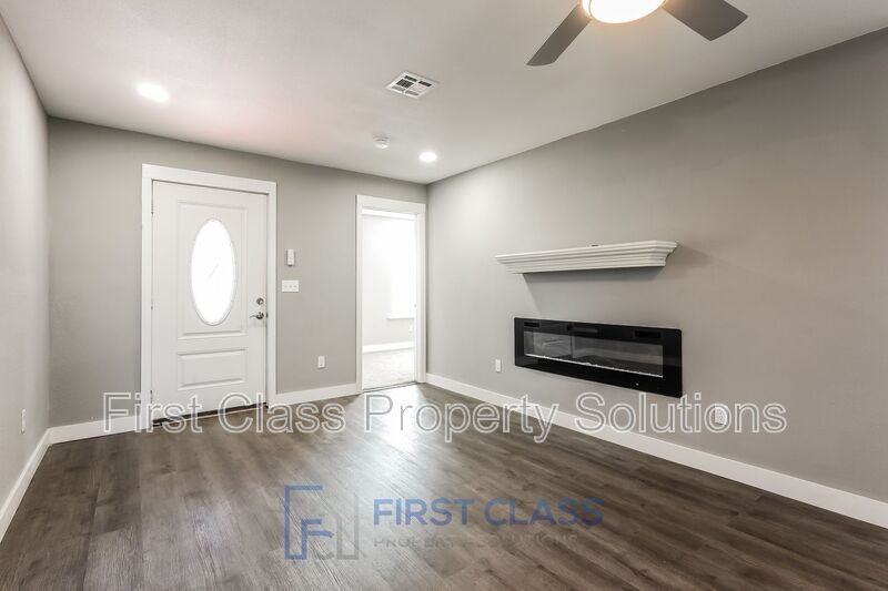 3605 Nw 52nd St - Photo 4 of 18