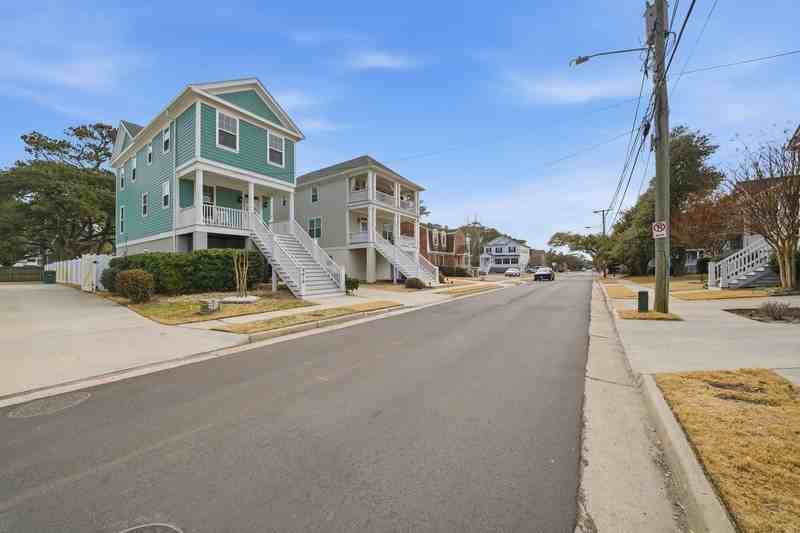 9610 7th Bay St - Photo 2 of 36