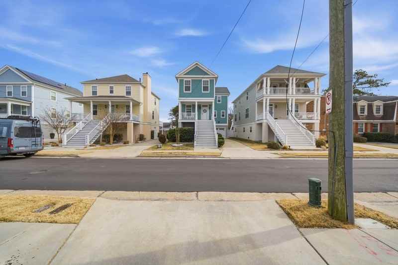 9610 7th Bay St - Photo 3 of 36