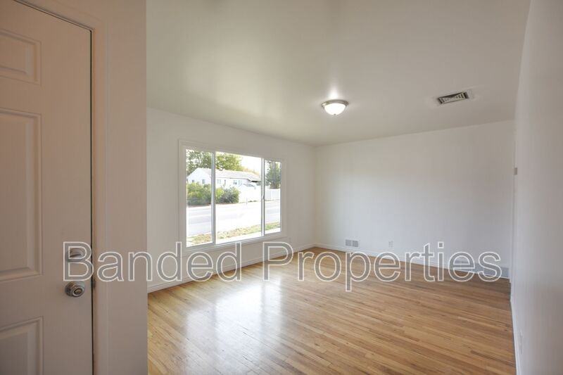 4739 Sw - Photo 2 of 16