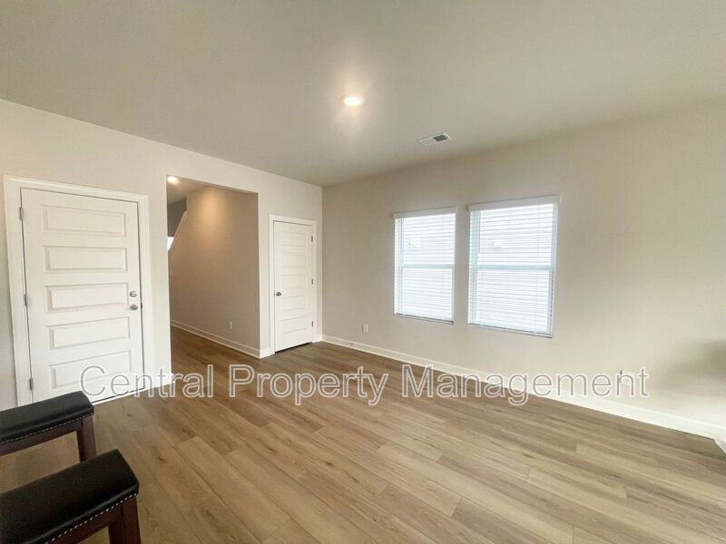 671 Cozy Bluff Rd - Photo 4 of 44