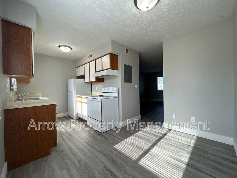 2481 E Pkwy #23 - Photo 2 of 9