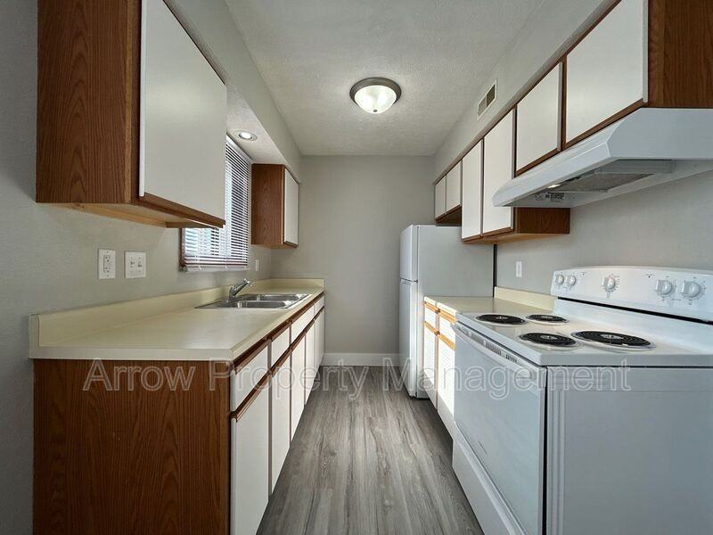 2481 E Pkwy #23 - Photo 3 of 9