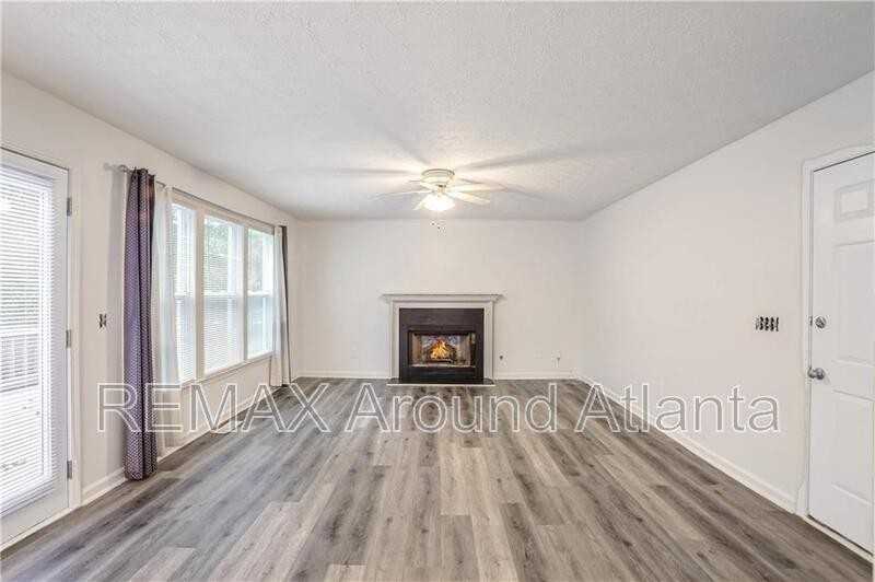 3571 Forest Glen Trl - Photo 3 of 22