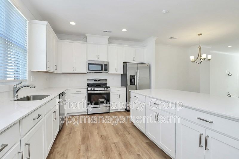 222 Gilead Rd - Photo 5 of 30