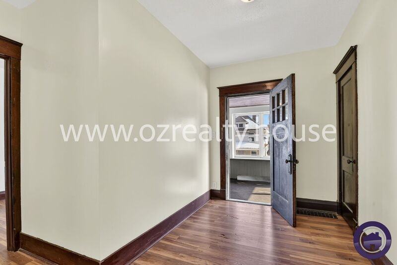 836 Oak St - Photo 3 of 18