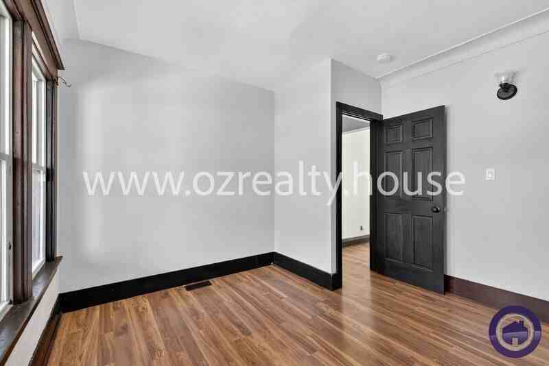 834 Oak St - Photo 3 of 19