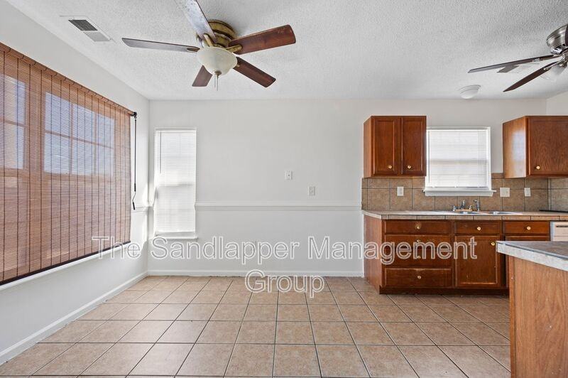 5037 Westview St - Photo 3 of 15