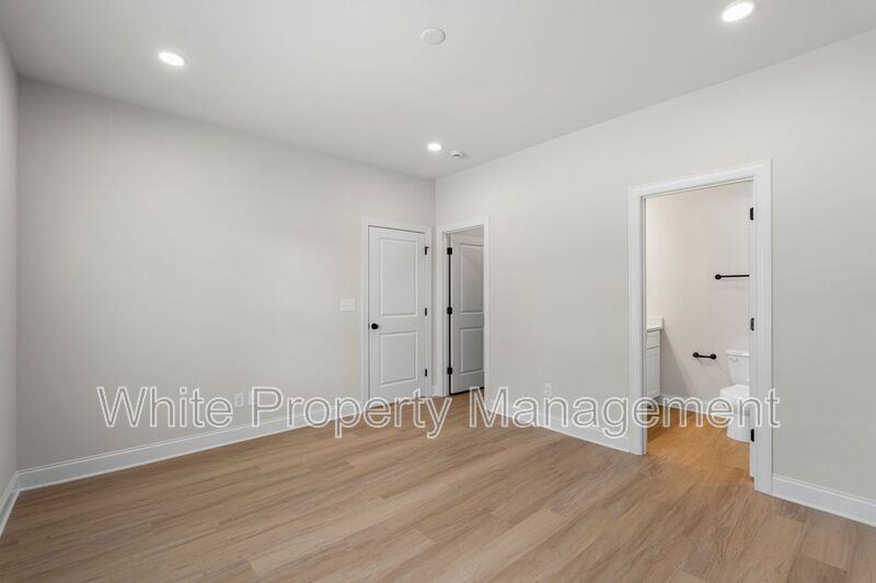 7805 Shadow Lawn Rd - Photo 4 of 27