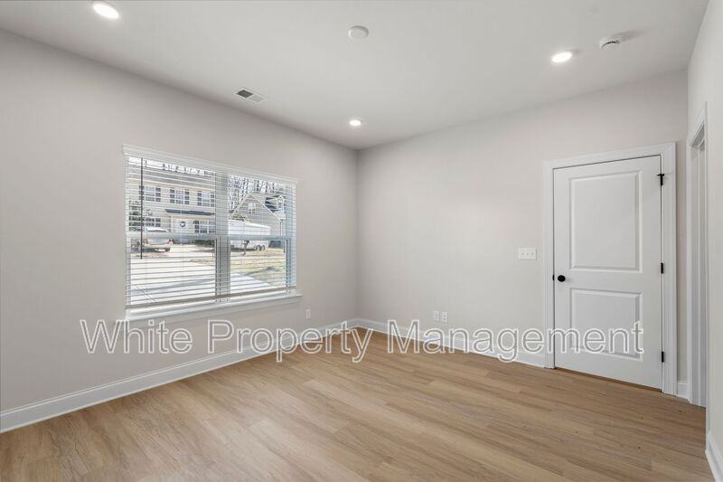 7805 Shadow Lawn Rd - Photo 5 of 27