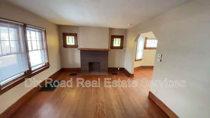 703 N D St - Photo 5 of 19