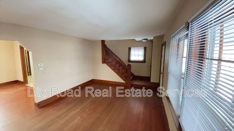 703 N D St - Photo 6 of 19