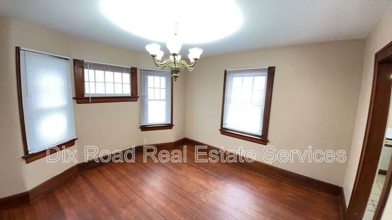 703 N D St - Photo 7 of 19