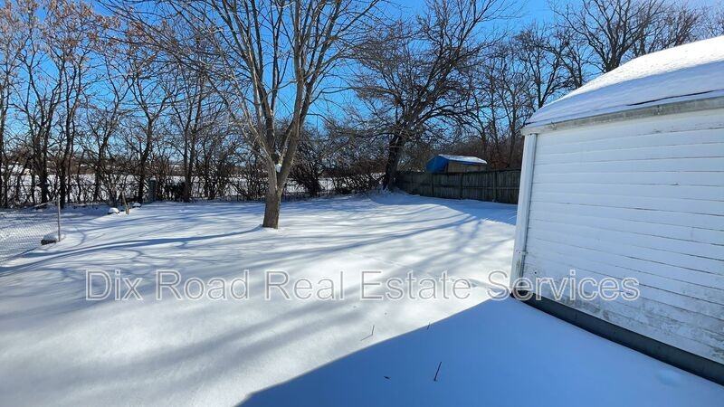 1724 Parkamo Ave - Photo 4 of 28