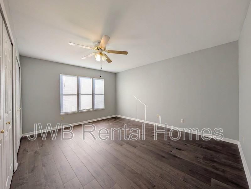 8159 Sutton Pl N - Photo 2 of 18