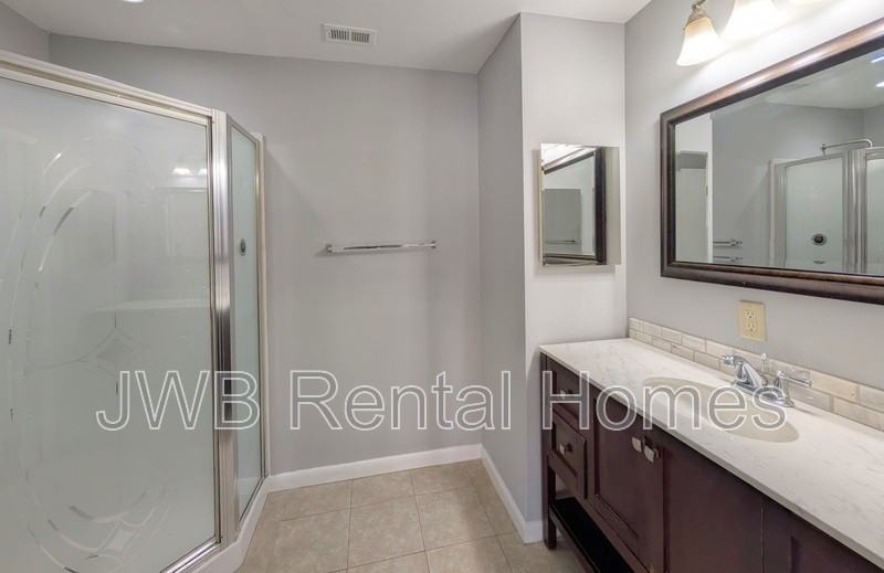 8159 Sutton Pl N - Photo 5 of 18