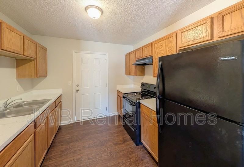 2362 Johnson Ave - Photo 4 of 18