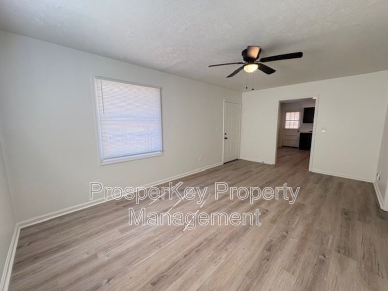 2236 Danbury Dr - Photo 5 of 18