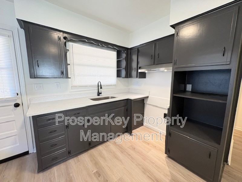 2236 Danbury Dr - Photo 6 of 18