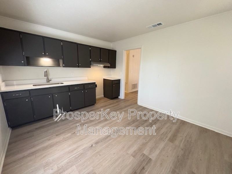 2017 Courtland Ave - Photo 7 of 17