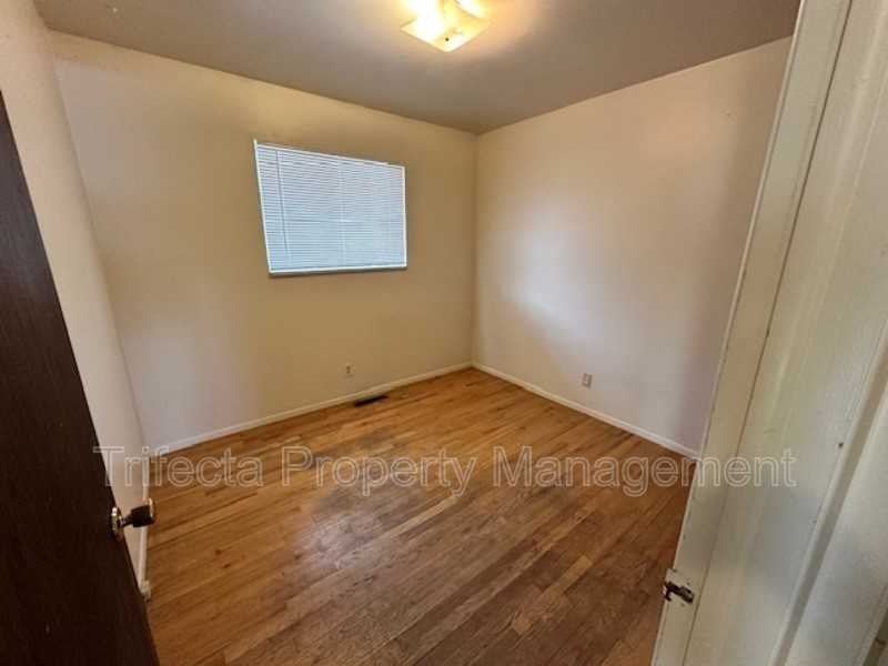 1207 Cypress Dr - Photo 5 of 7