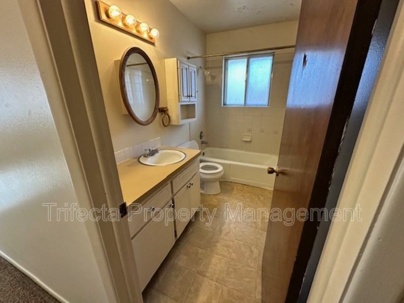 1207 Cypress Dr - Photo 6 of 7