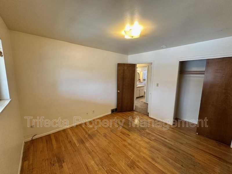 1207 Cypress Dr - Photo 7 of 7