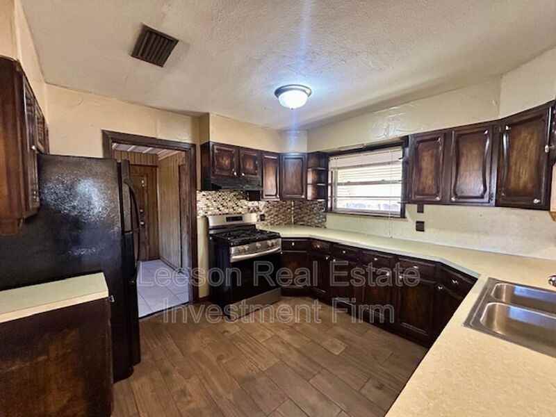 4216 Parkway Dr - Photo 7 of 16