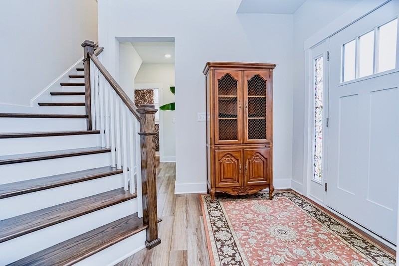 111 Rosecroft Dr - Photo 2 of 19