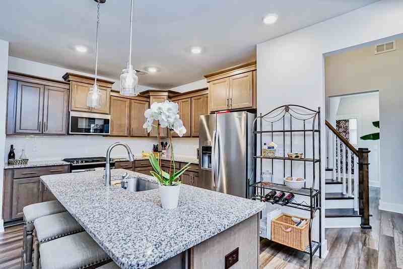 111 Rosecroft Dr - Photo 4 of 19